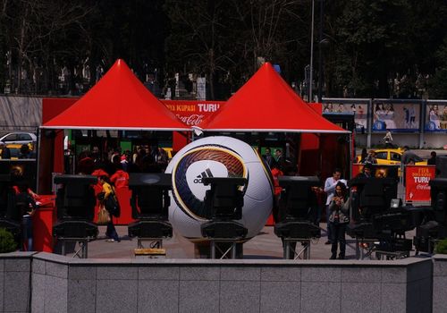 2010 / CEVAHİR AVM'DE COCA COLA ÇADIRLARI / 